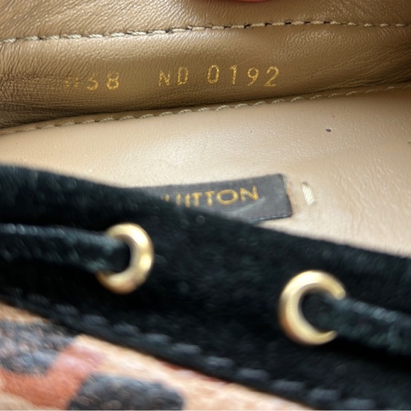 Louis Vuitton Leopard Print Leather and Black Suede Trim Gloria Loafers 👞 - Picture 15 of 16